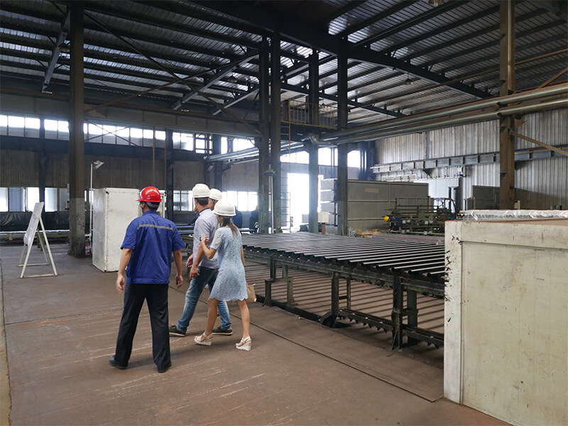 Customer visiting factory 1